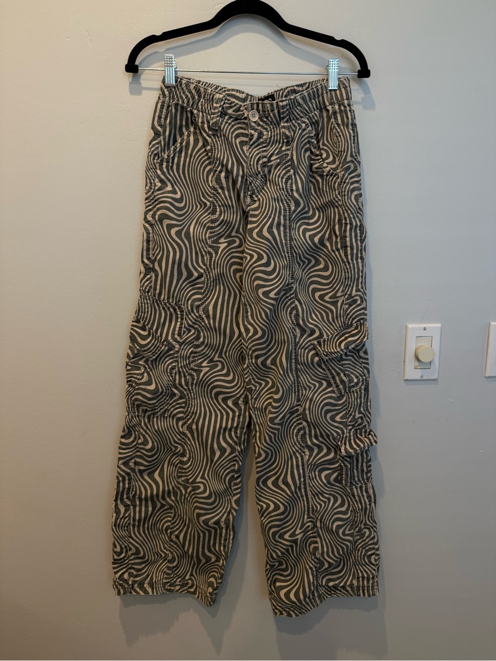 BDG Taupe & White Swirl Wide Leg Cargo Pants - Picture 2 of 6